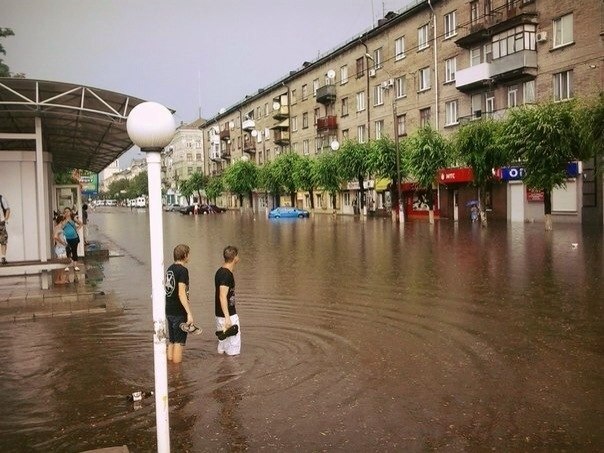 Наводнение по проспекту Ленина