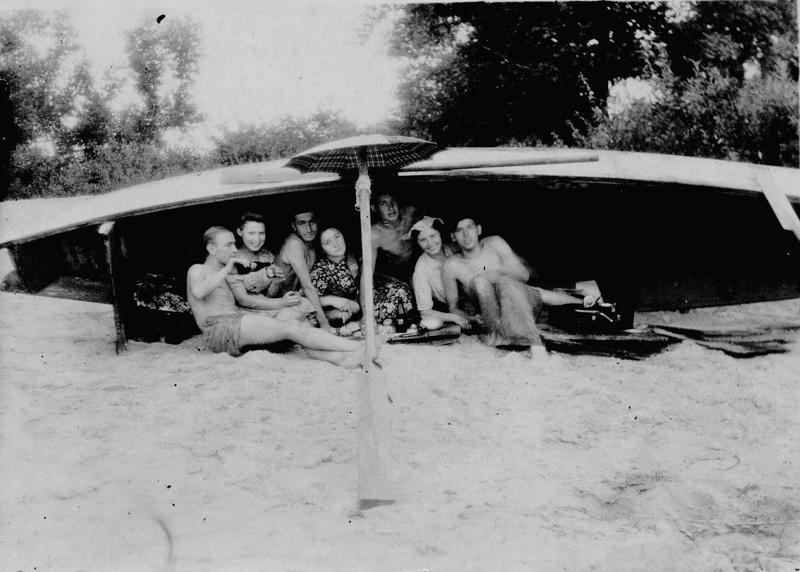 4 августа 1946 Пляж Шел дождь