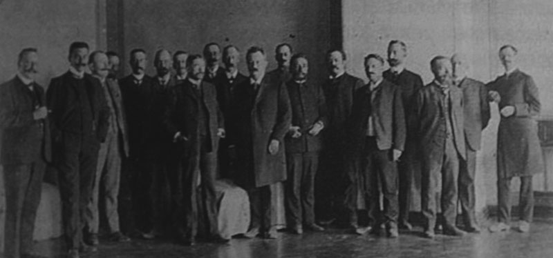 7 Встреча заводчиков в Алчевском Второй слева В Жданов в центре Э Сундгрен Архив Х Сундгрен