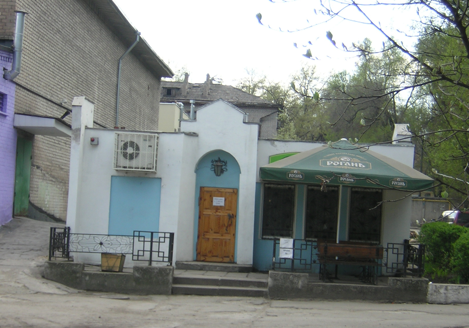 Кафе Вітерець возле кинотеатра им Шевченко