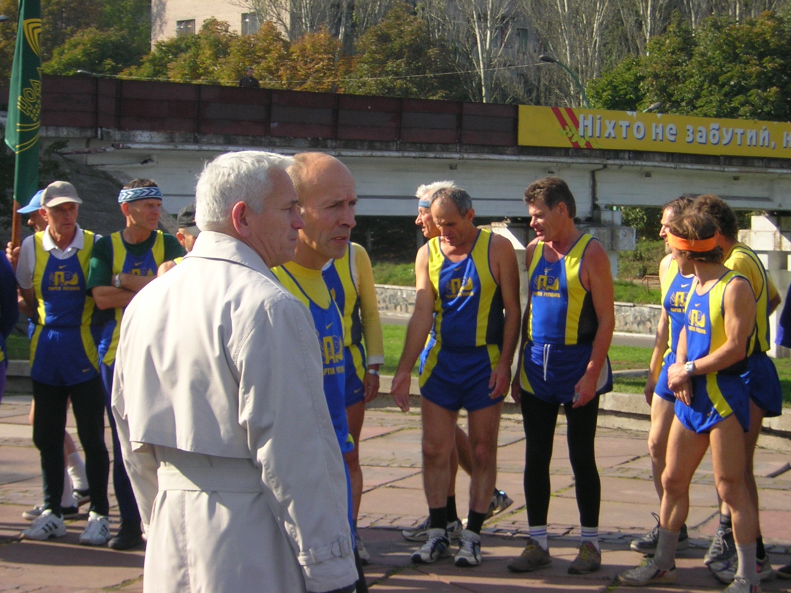 Костин с участниками пробега из Донбасса