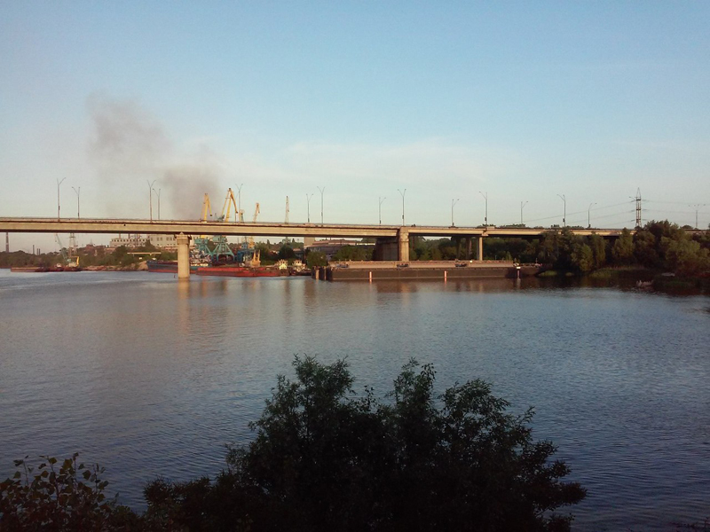 Міст через Дніпро в районі річкового порту 24 травня 2015