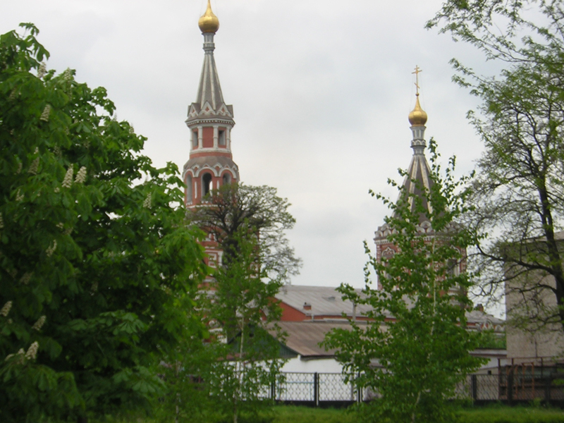 Церковь Св Николая со стороны пр Пелина 7 травня 2005