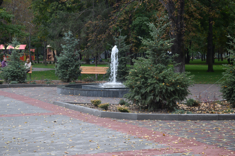 Один з фонтанів в парку відпочинку 12 жовтня 2017