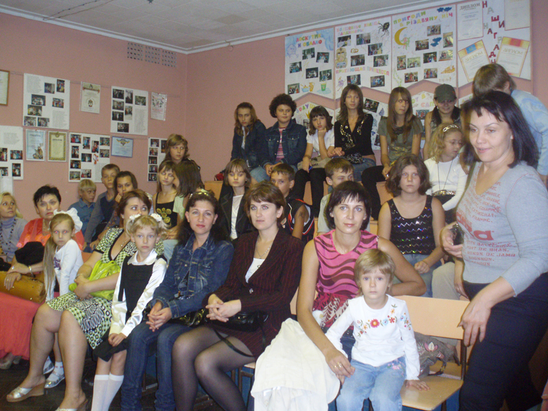 Юные актеры и их родители на первых занятиях 10 вересня 2008