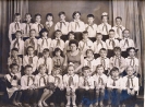 Восьмилетняя школа № 2 второй слева в нижнем ряду Игорь Кравченко