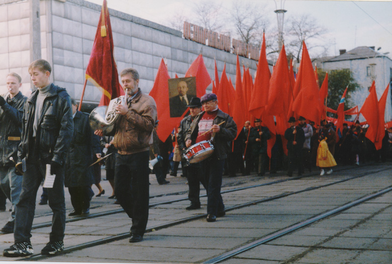Демонстрация 7 ноября возле ЦУМа