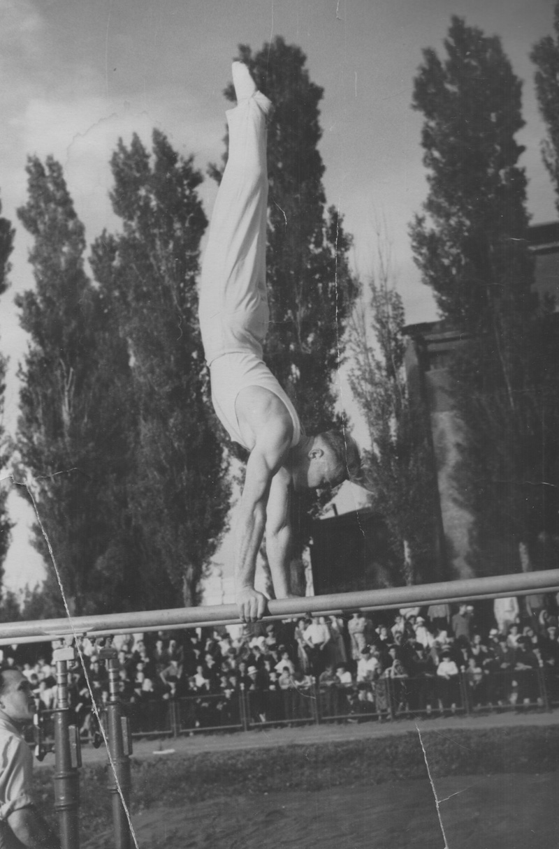 1956 Іван Галенко на стадіоні Металург