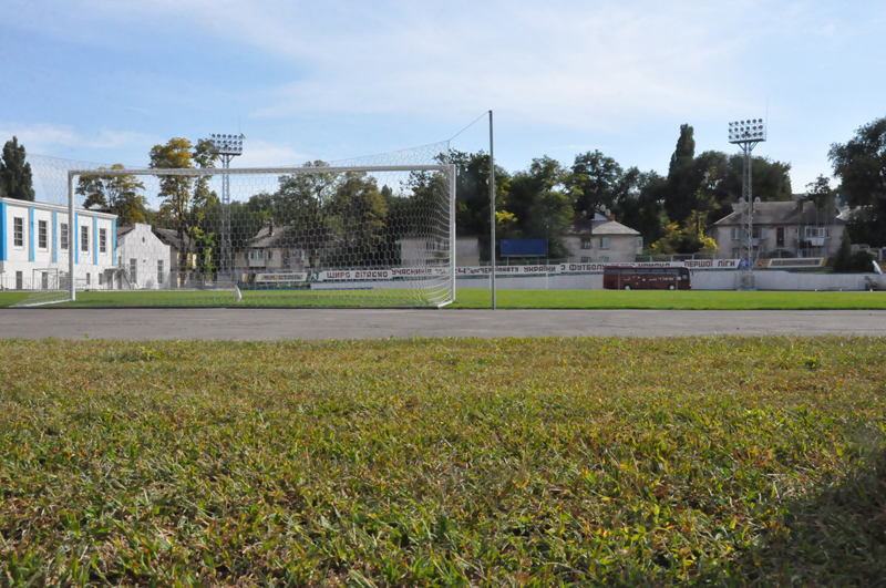 Футбольне поле стадіону Металург 12 вересня 2015