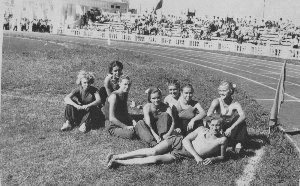 4 сентября 1955 г открытие стадиона Победа Перед стартом на 100 м