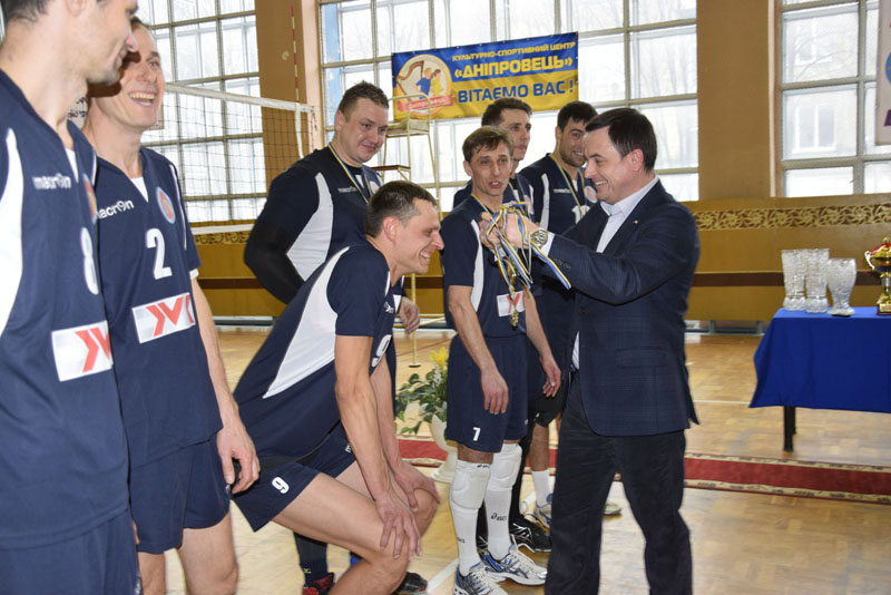 Під час нагородження переможців волейбольного турніру до 129 річчя ДМК 3 березня 2018