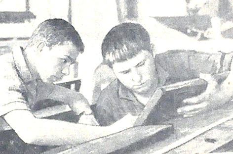 1965 7 липня Учні ремонтують рідну школу Фото використано 26 липня 2023 ДІСК
